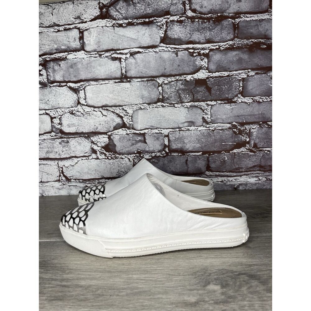 BCBG MAXAZRIA White Calf Leather Mules Slides Sneakers Women’s Sz 6.5M US/36.5EU